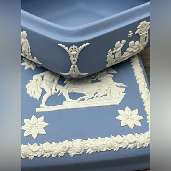 Vintage WEDGWOOD Blue JASPERWARE Square Trinket Box Lid Mythology - Picture 8 of 11